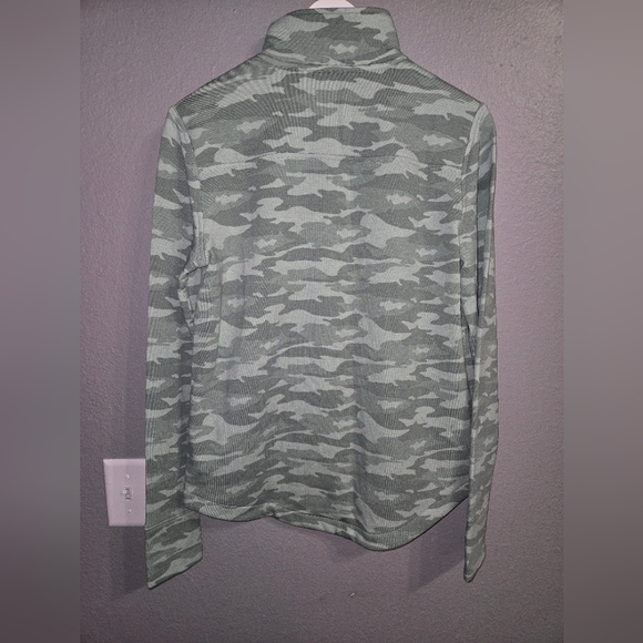 Vineyard Vines Dreamcloth Relaxed Shep Quarter Zip Shirt In Camo Dune Green - Picture 15 of 15